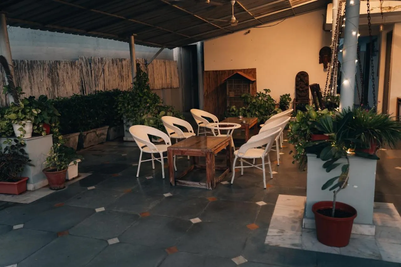 Hostal Albergue J House Near Bhikaji Nueva Delhi