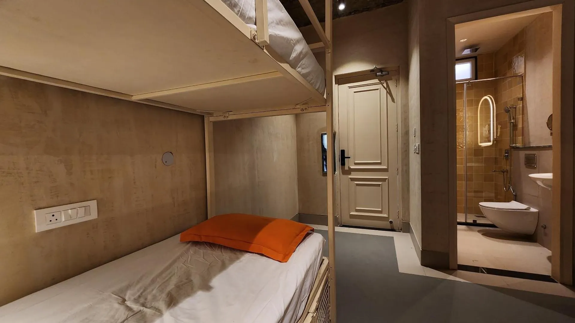 Hostal Albergue J House Near Bhikaji Nueva Delhi India